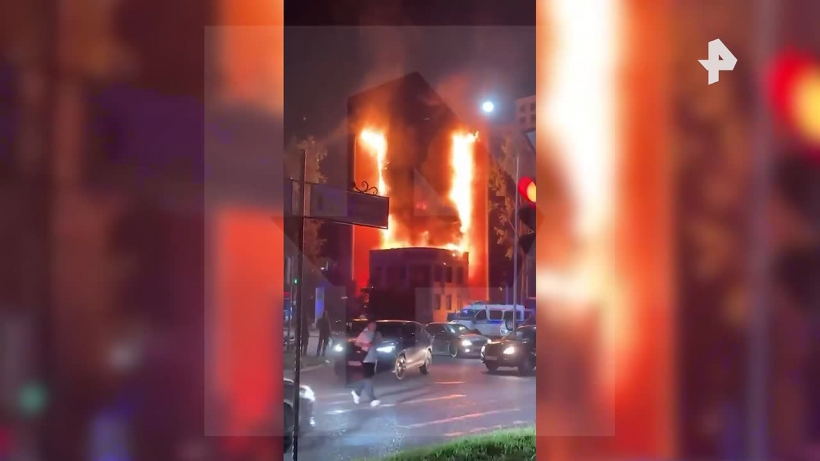 Крупный пожар на фасаде 9-этажного жилого дома в Грозном