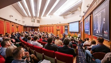 Участники Фасадной недели на деловой сессии